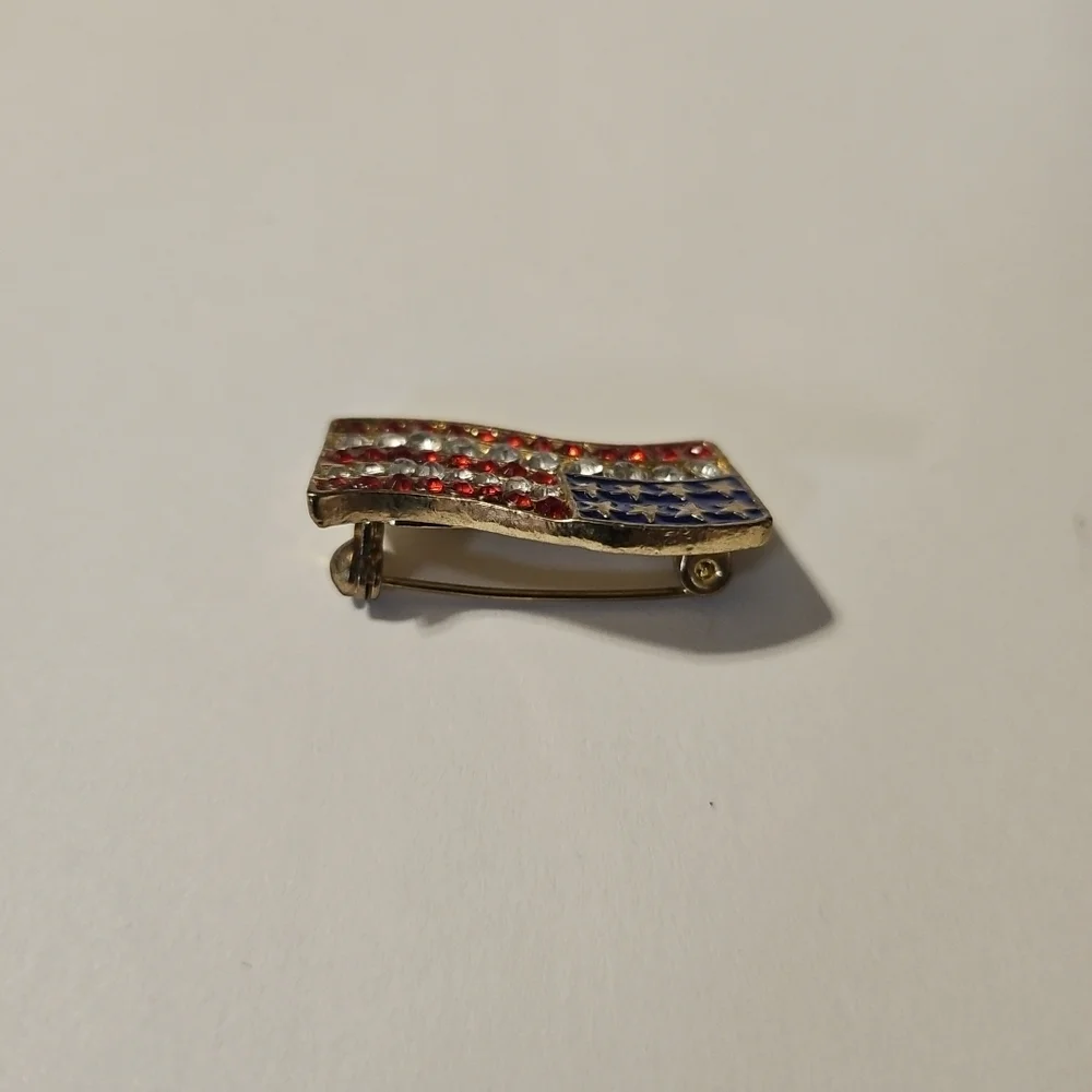 Vintage Rhinestone USA American Flag July 4 Patriotic GoldTone Brooch Pin - Picture 7 of 14